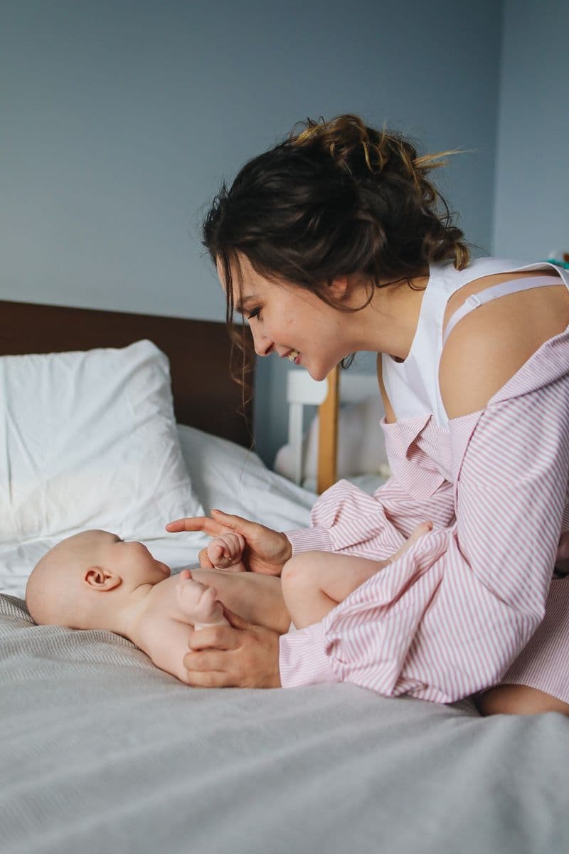 Ergonomic nursing pillow